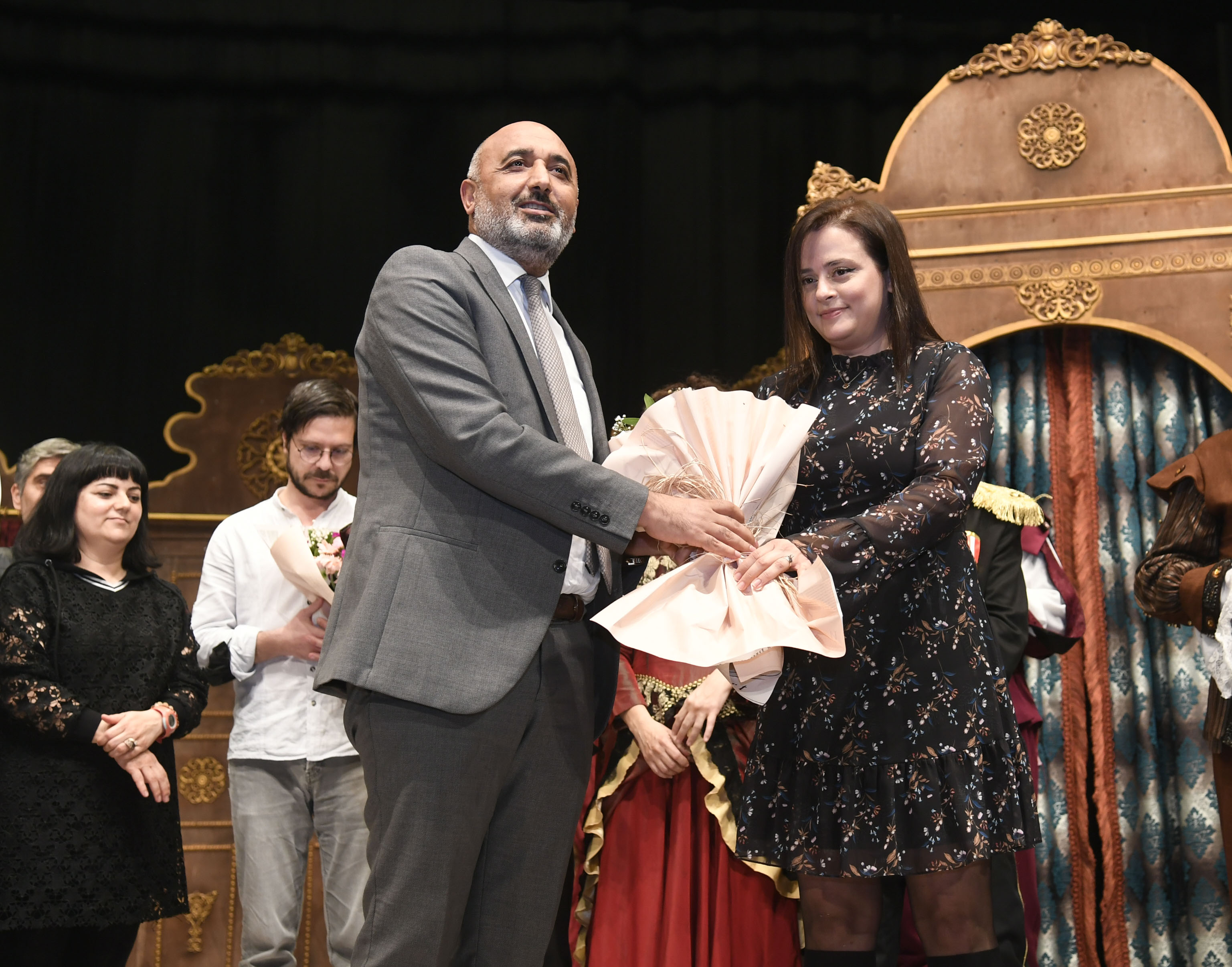 Adana Büyükşehir Belediyesi Şehir Tiyatrosu’ndan muhteşem performans