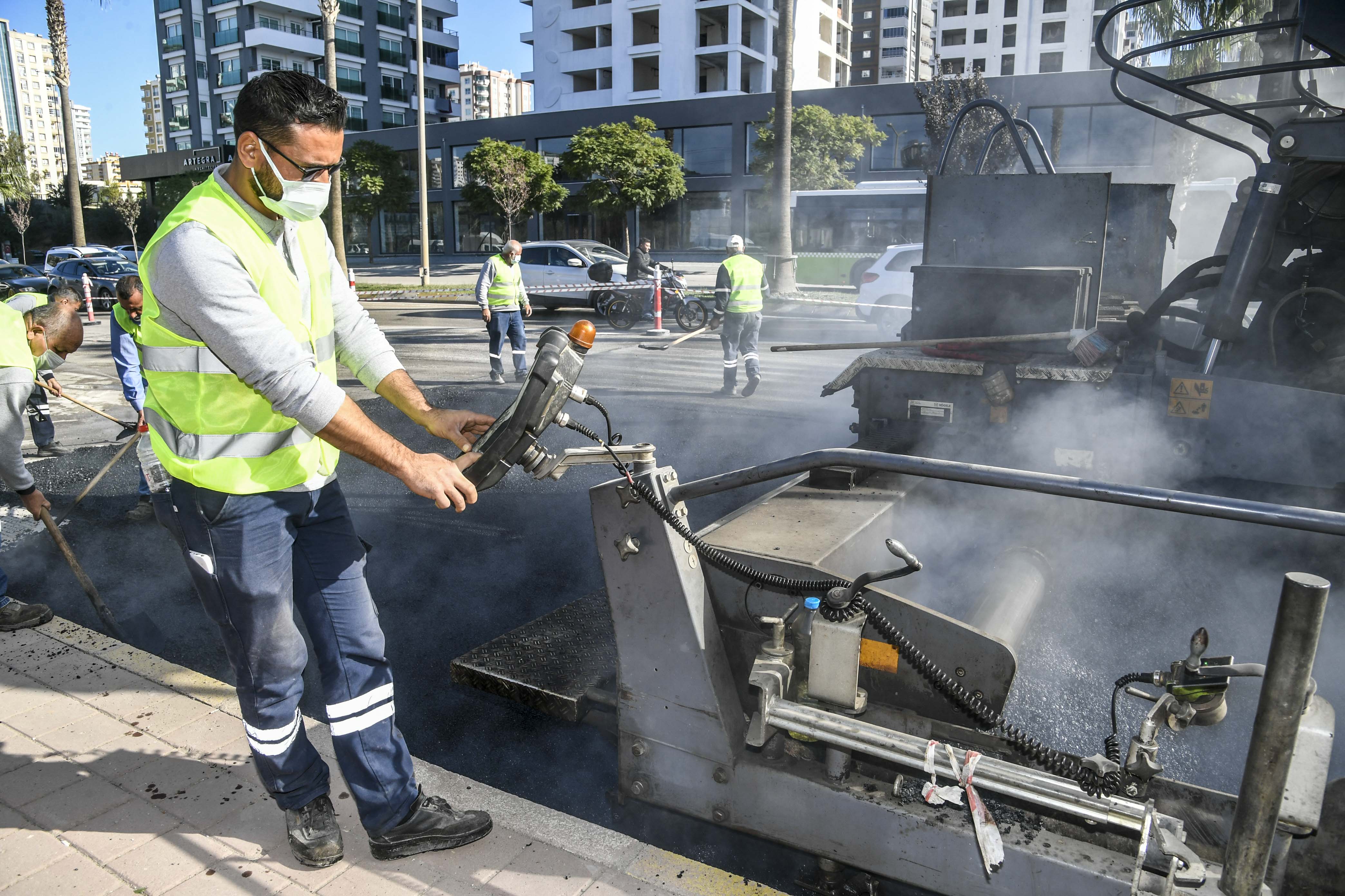 Büyükşehir, trafiğin sıkıştığı 26 noktada çalışma yapıyor