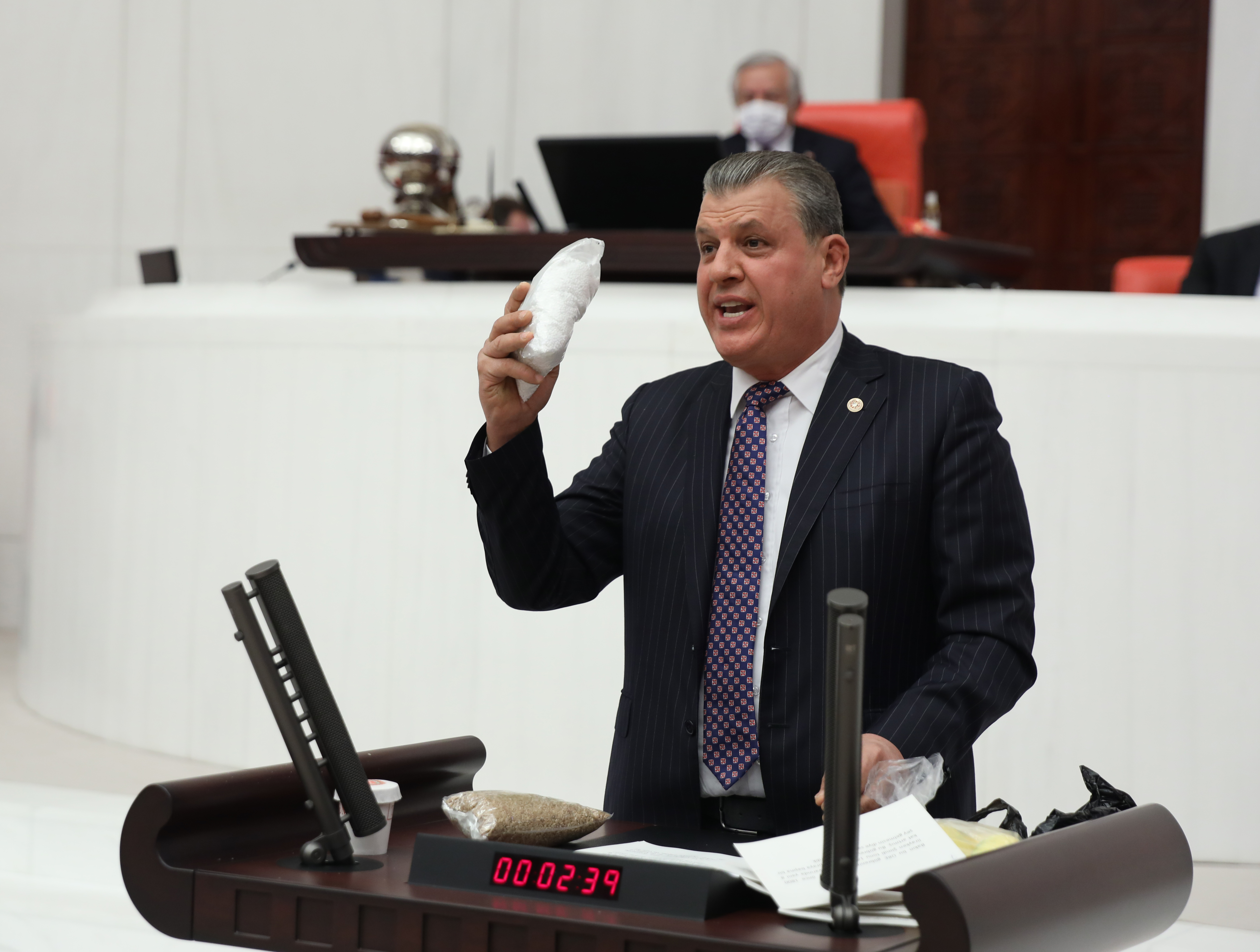 Ayhan Barut, bütçe görüşmelerinde Tarım Bakanı Pakdemirli’yi adeta topa tuttu