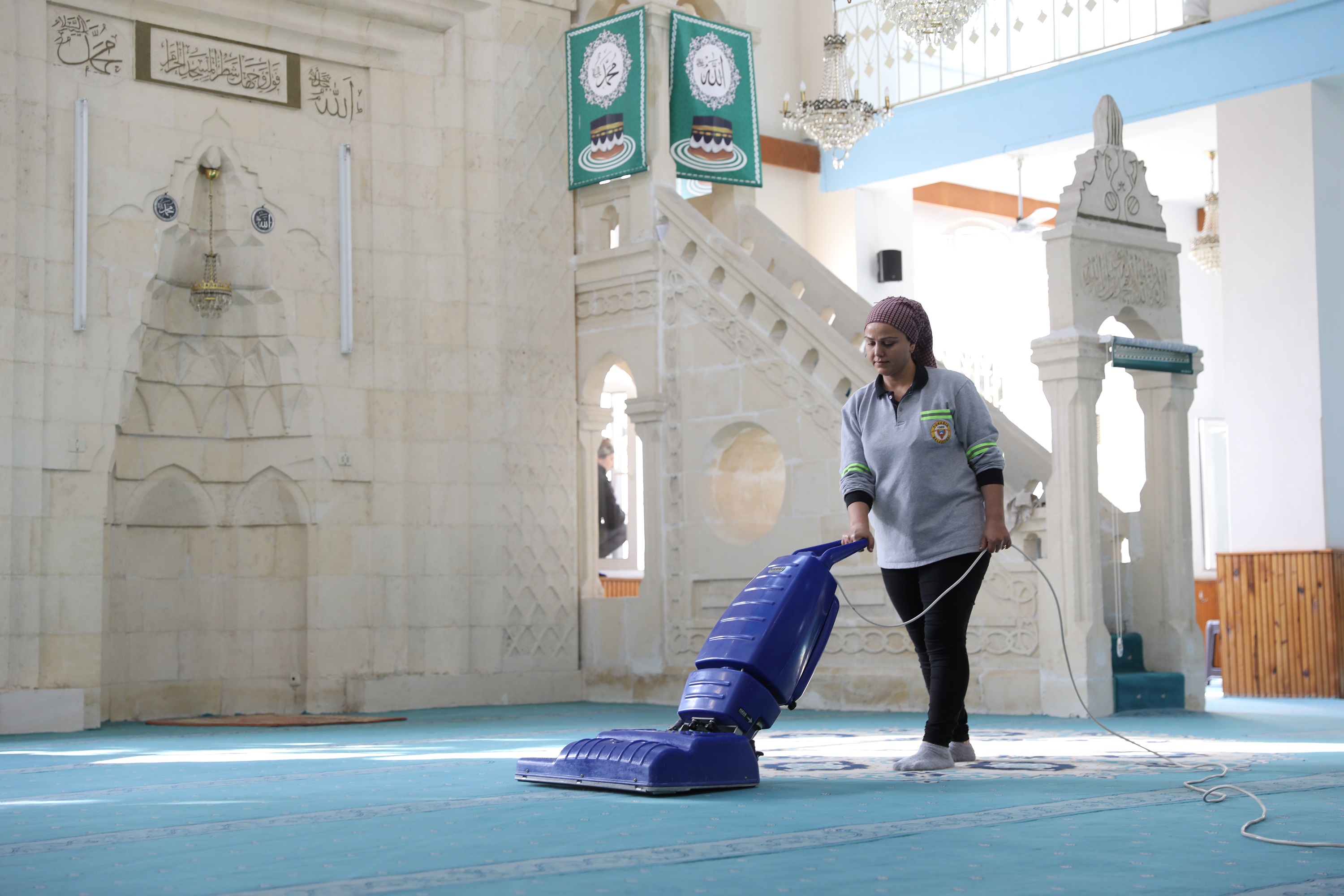YÜREĞİR’DE İBADETHANELER DÜZENLİ OLARAK TEMİZLENİYOR