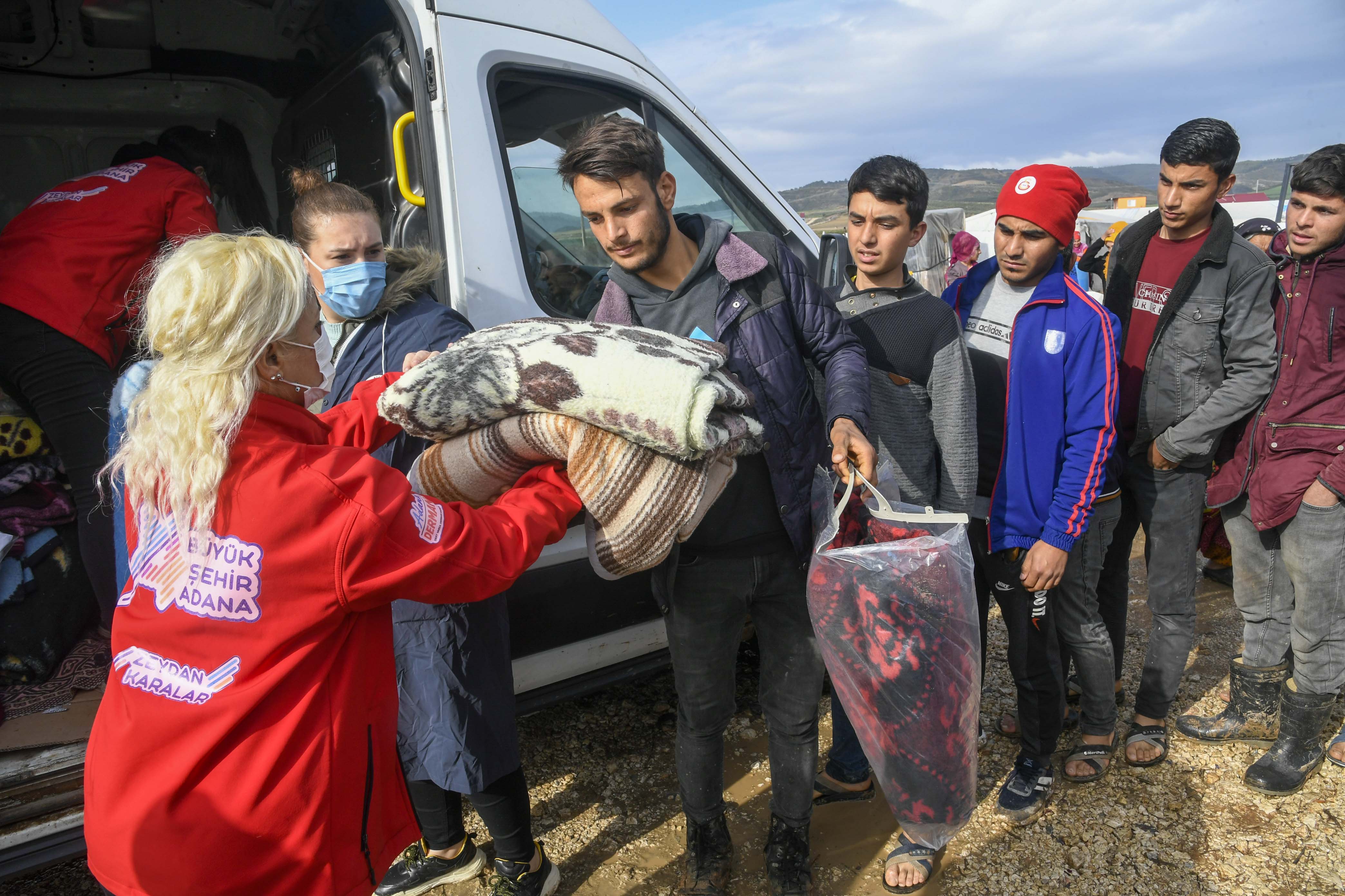 Mevsimlik tarım emekçilerinin yaraları sarılıyor