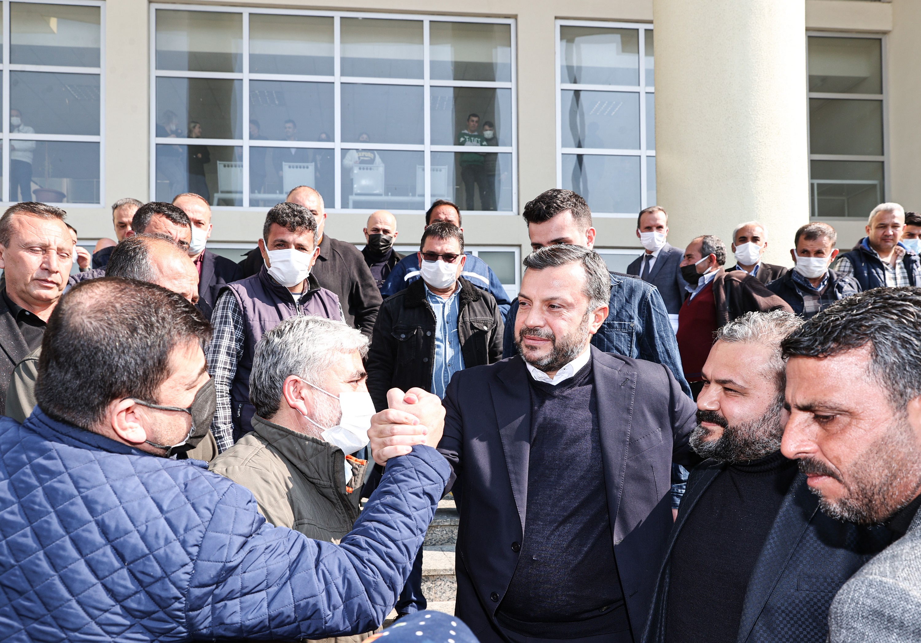 YÜREĞİR’DE İŞÇİLERE GÖRÜLMEMİŞ ZAM