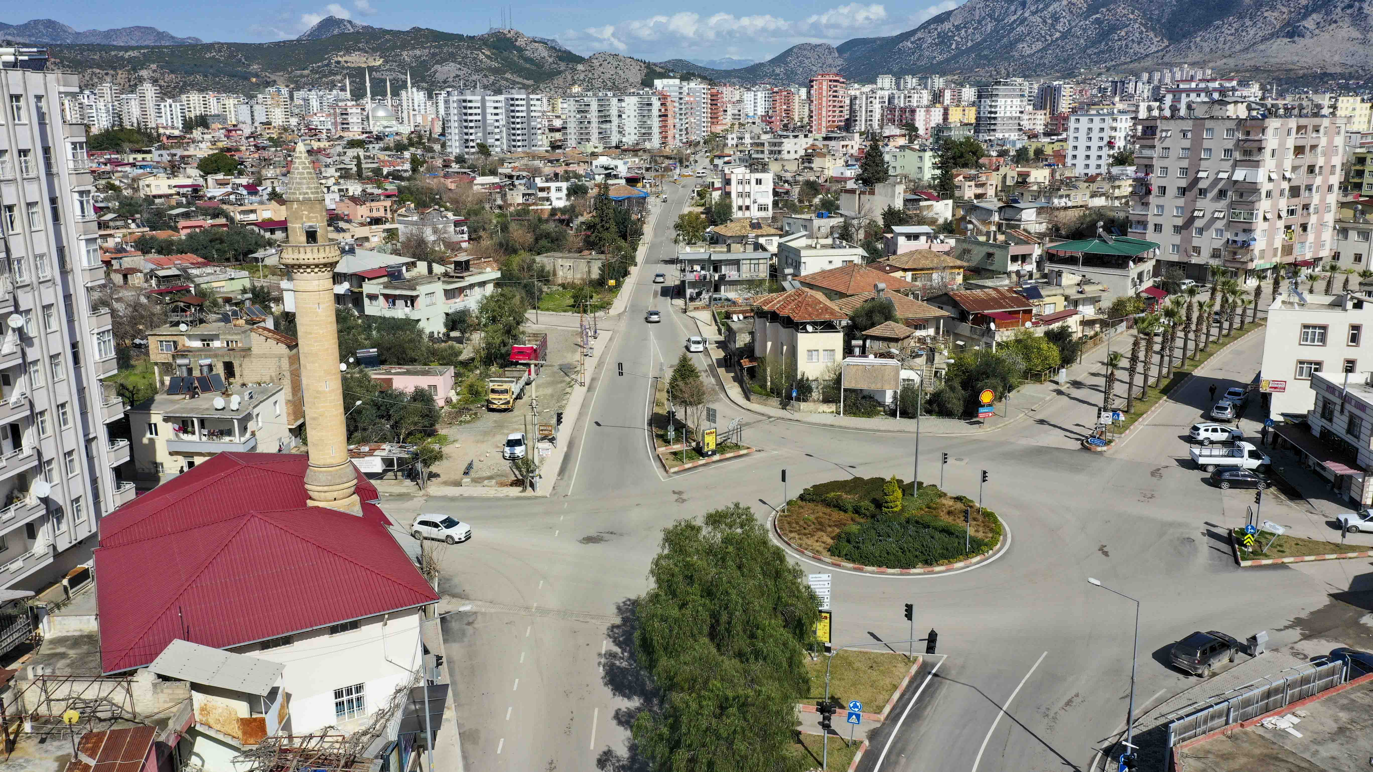 Kozan’da asfalt ve minare çalışması