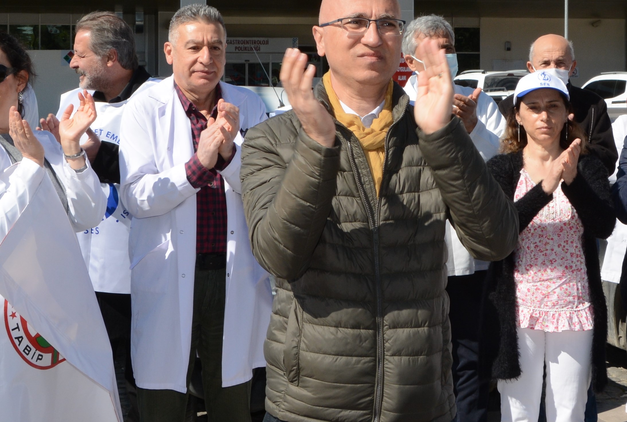 Doktorlar Haklarını Almakta Kararlı