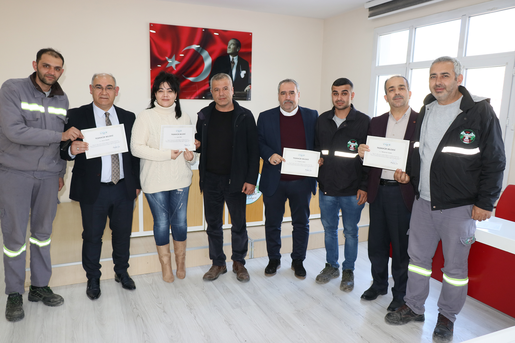 Başkan Çay’dan 33 Personeline Teşekkür Belgesi