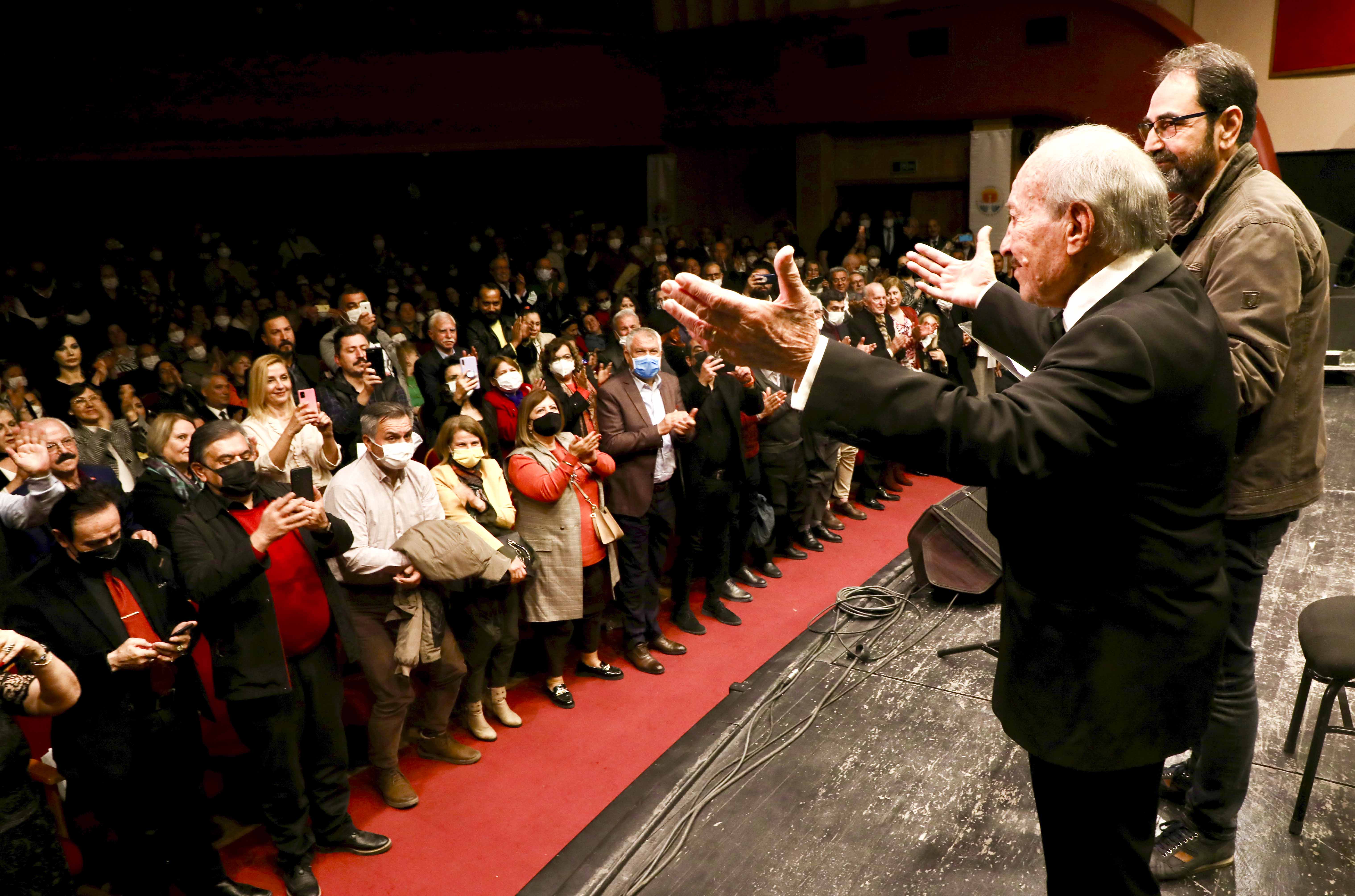 Adana’nın gururu Mustafa Sağyaşar’ın 70. Sanat Yılı Konseri muhteşemdi