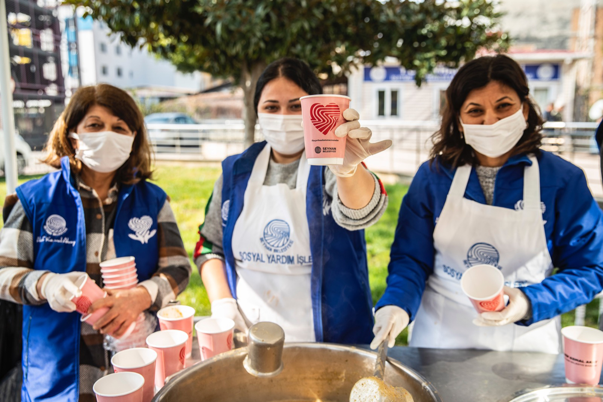 SEYHAN’DAN HALKA 300 BİN SICAK YEMEK, 85 BİN PORSİYON SICAK ÇORBA İKRAMI