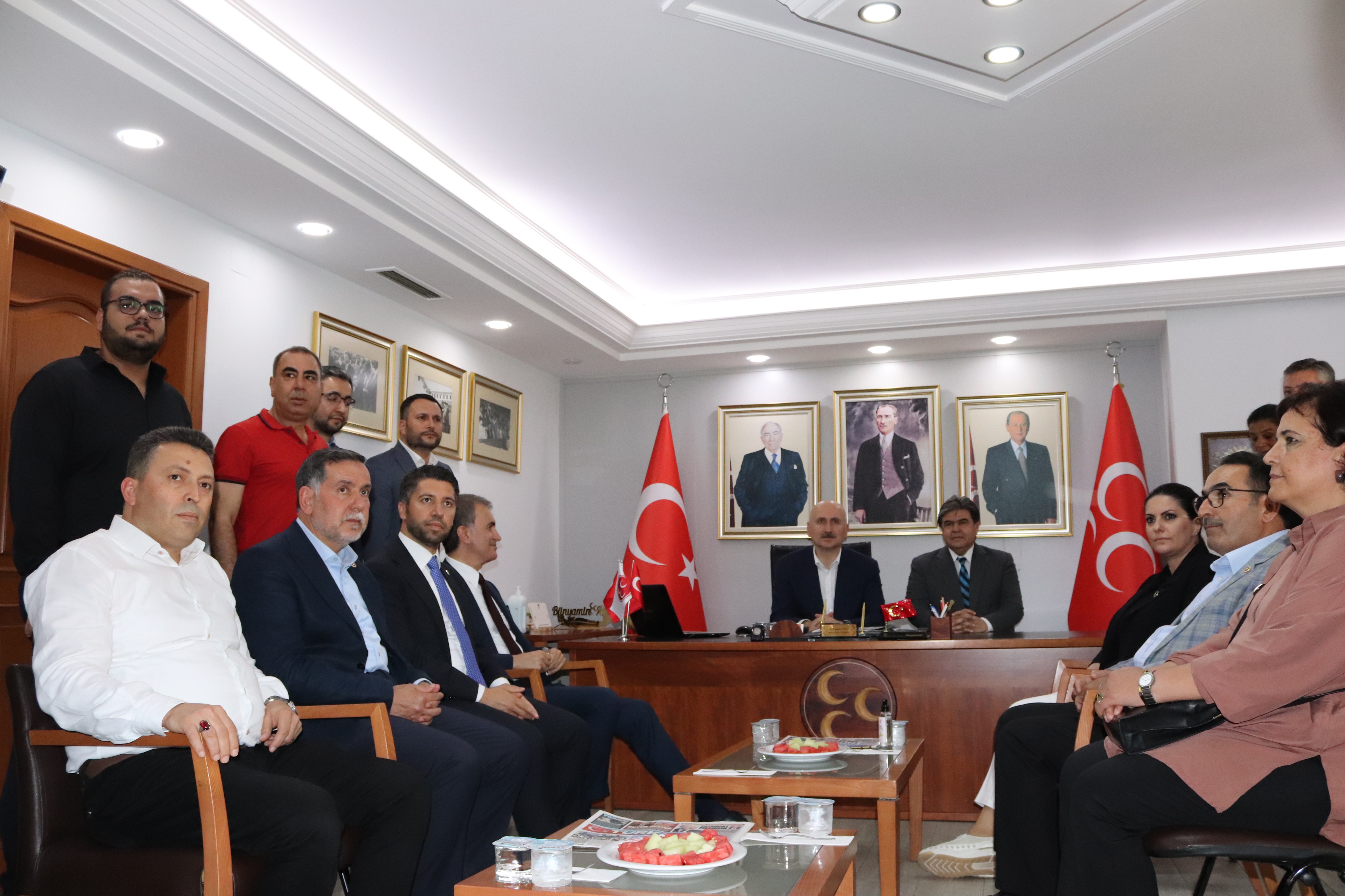 Bakan Karaismailoğlu ve Ak Parti Heyetinden MHP Adana İl Başkanlığı’na ziyaret…