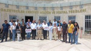 Toplumsal Tepki Sansür yasasını İptal ettirdi.