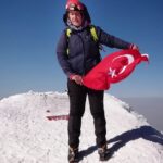 Ameliyat Hemşiresi Ağrı Dağı Zirvesinde Türk Bayrağını Dalgalandırdı