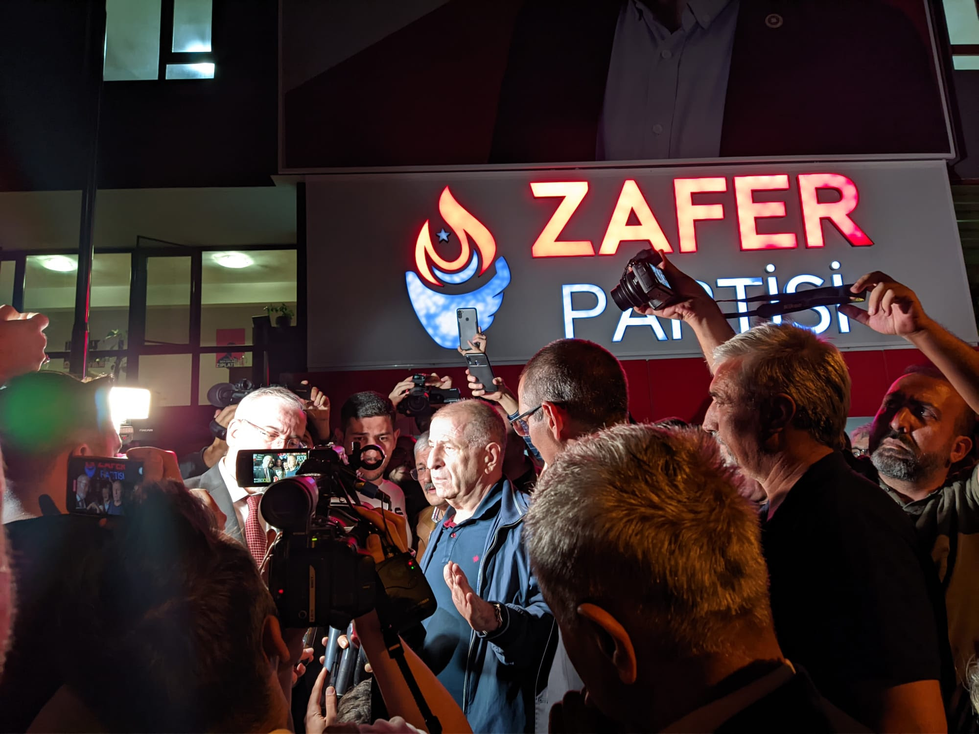 ESCOBAR PANKARTI’NA POLİS BASKINI