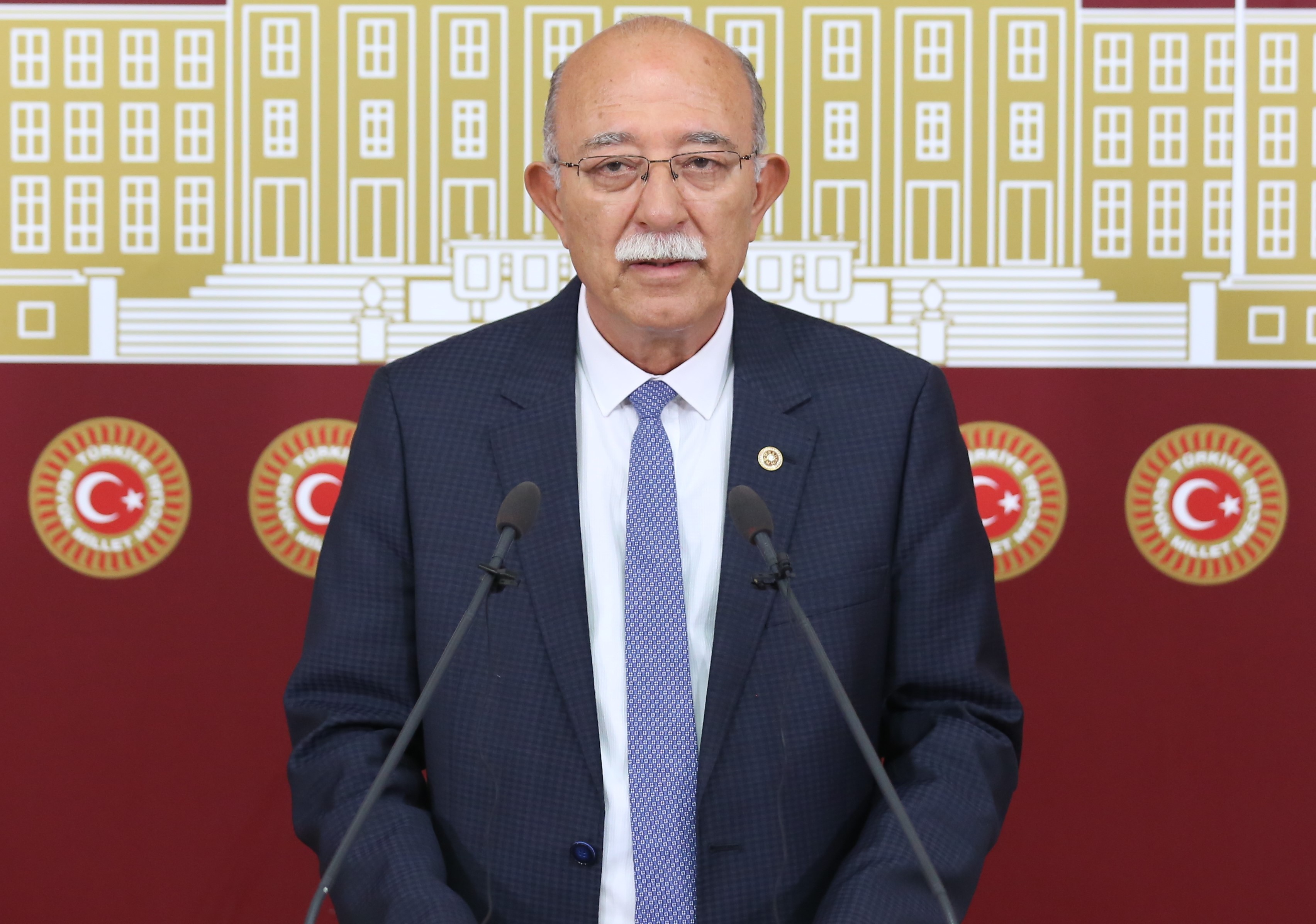 “Ülke genelinde, yabancılara konut ve toprak satışı derhal durdurulmalıdır.”