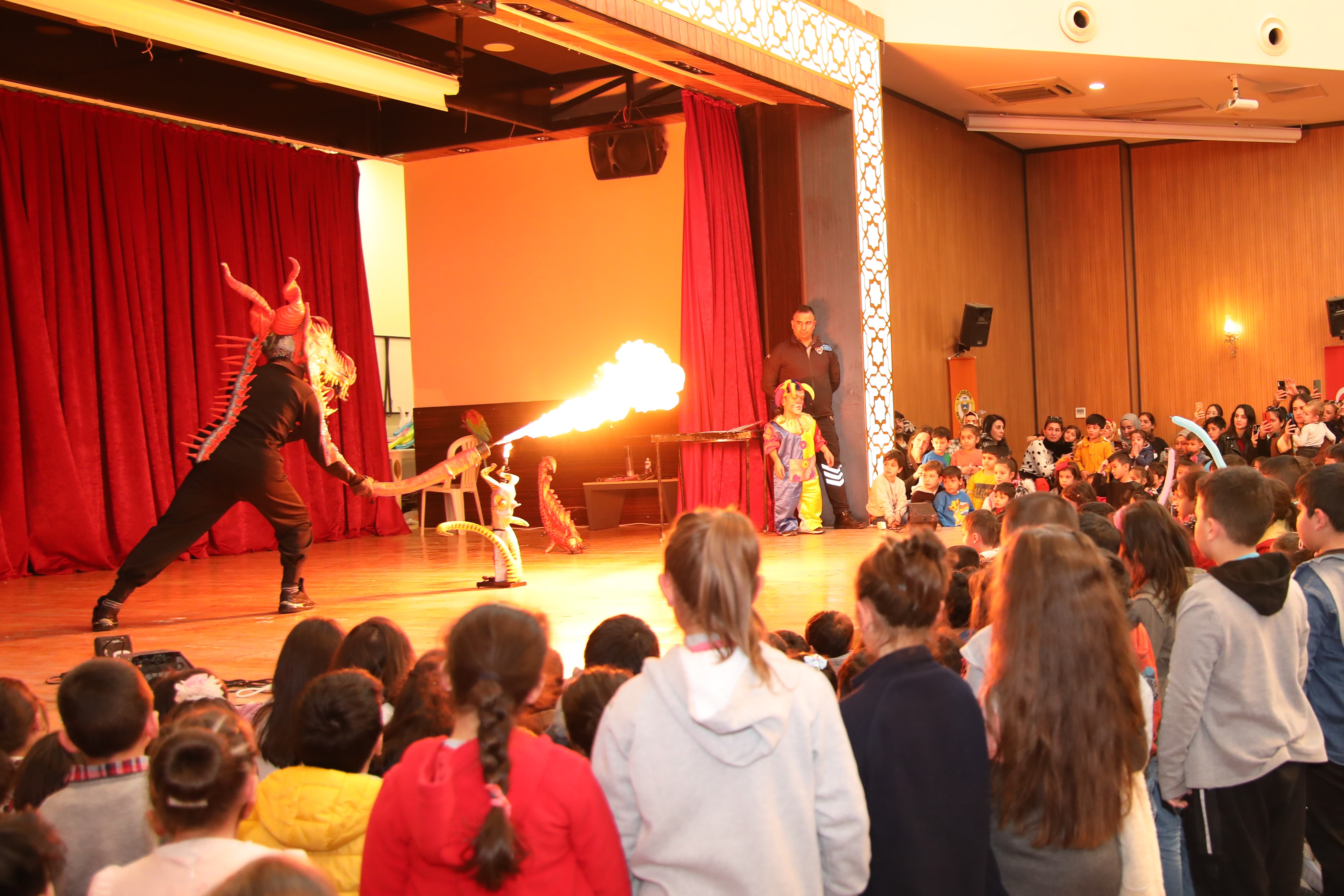 YÜREĞİR BELEDİYESİ ÇOCUK ŞENLİĞİ YOĞUN İLGİ GÖRDÜ