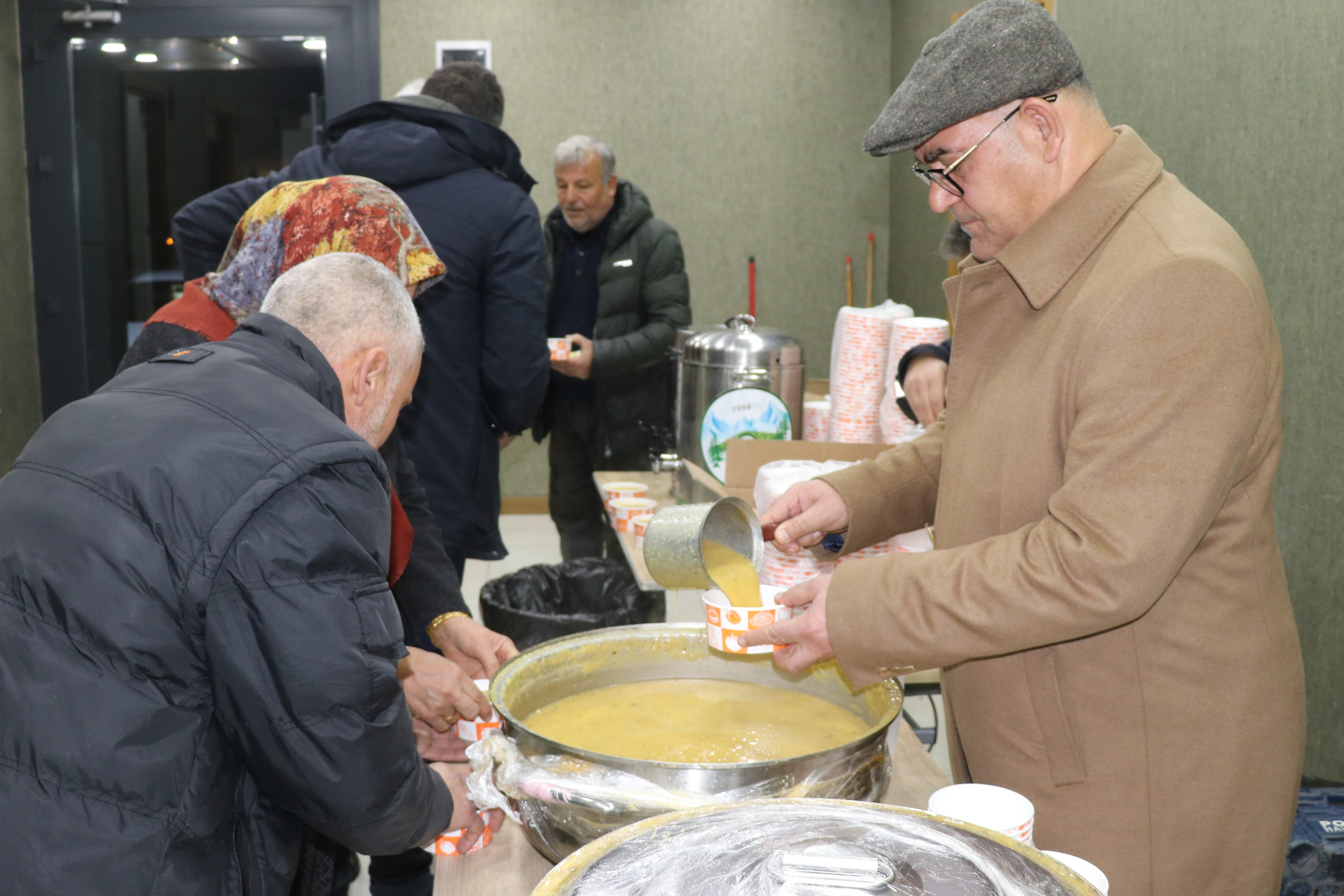 BAŞKAN MUSTAFA ÇAY’IN DEPREMZEDELERE YARDIM ÇABASI