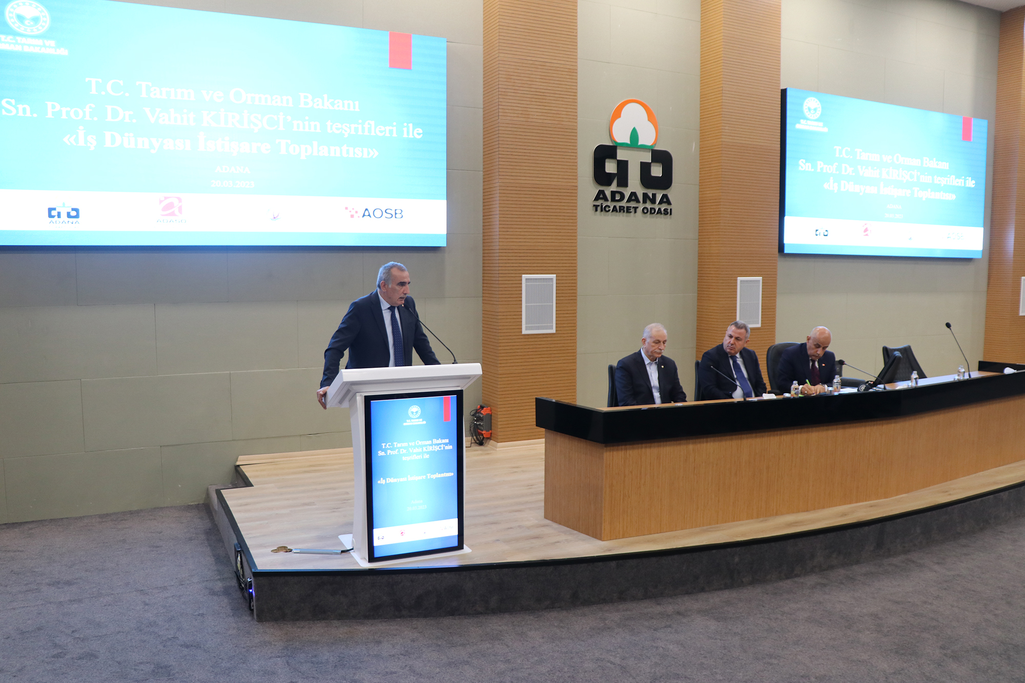 ATO’DA BAKAN KİRİŞCİ’NİN KATILIMIYLA “İŞ DÜNYASI İSTİŞARE TOPLANTISI”