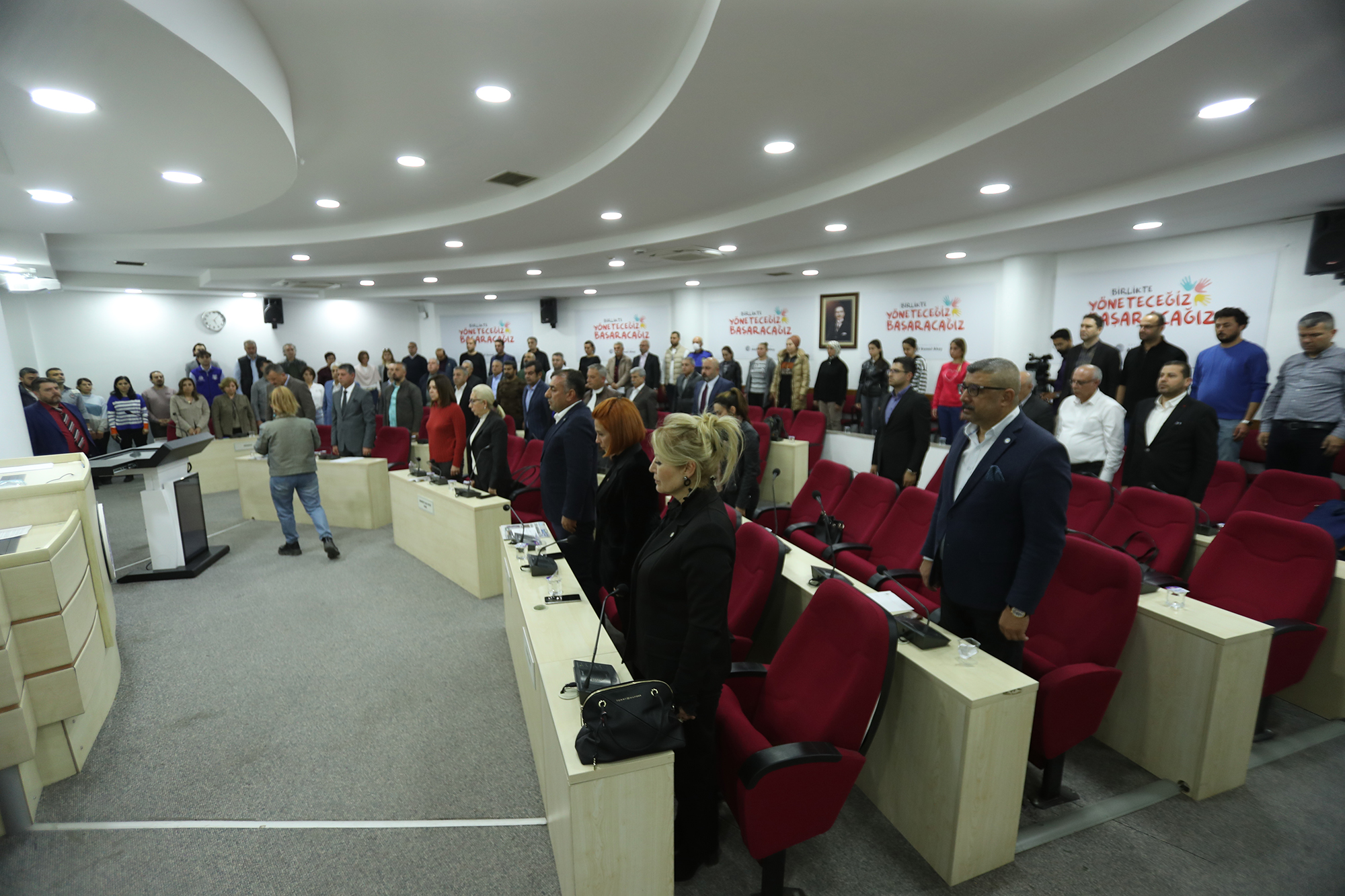 SEYHAN MECLİSİ DEPREMZEDELER İÇİN TEK YÜREK