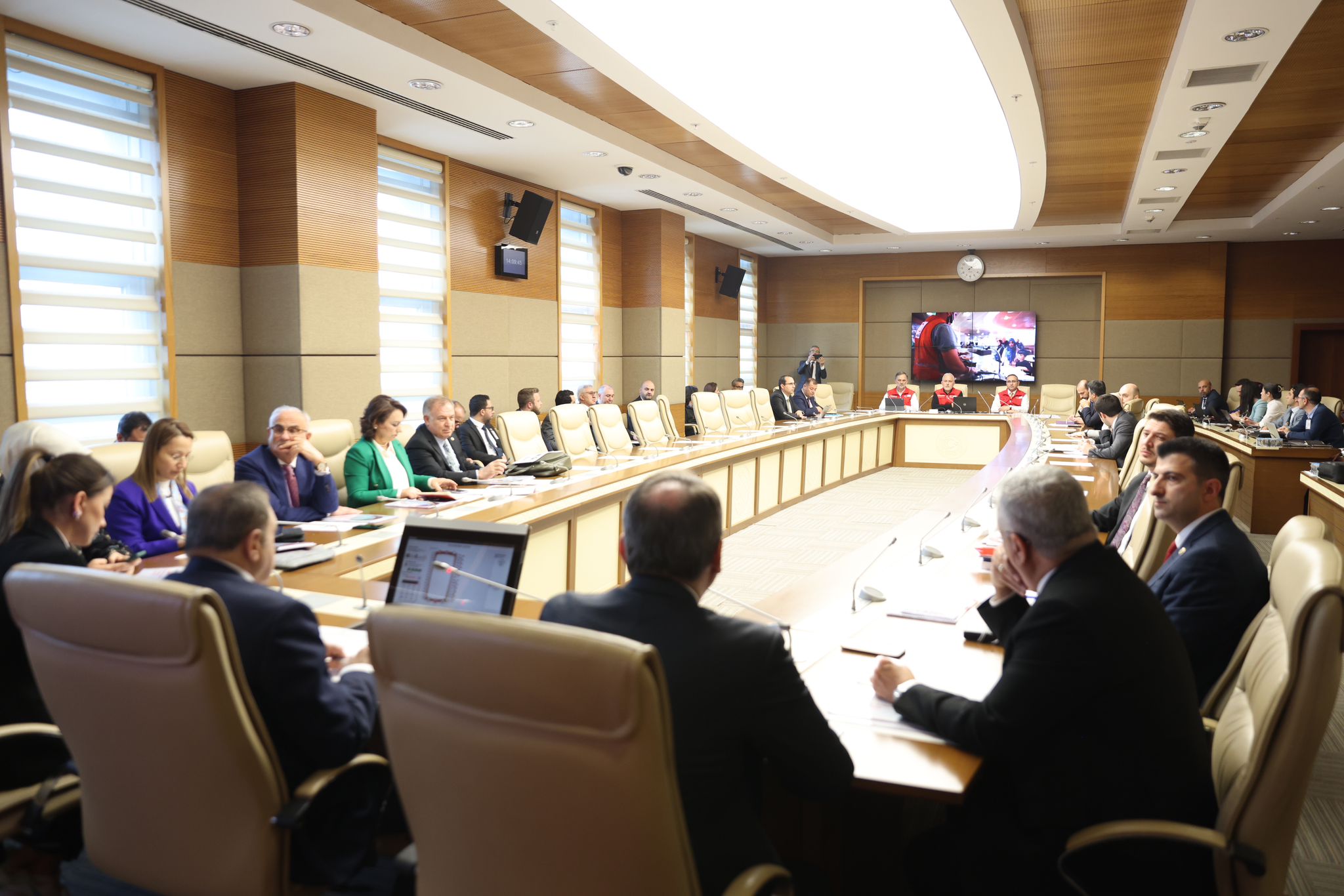 “Kızılay da AFAD da enkaz altında kaldı”