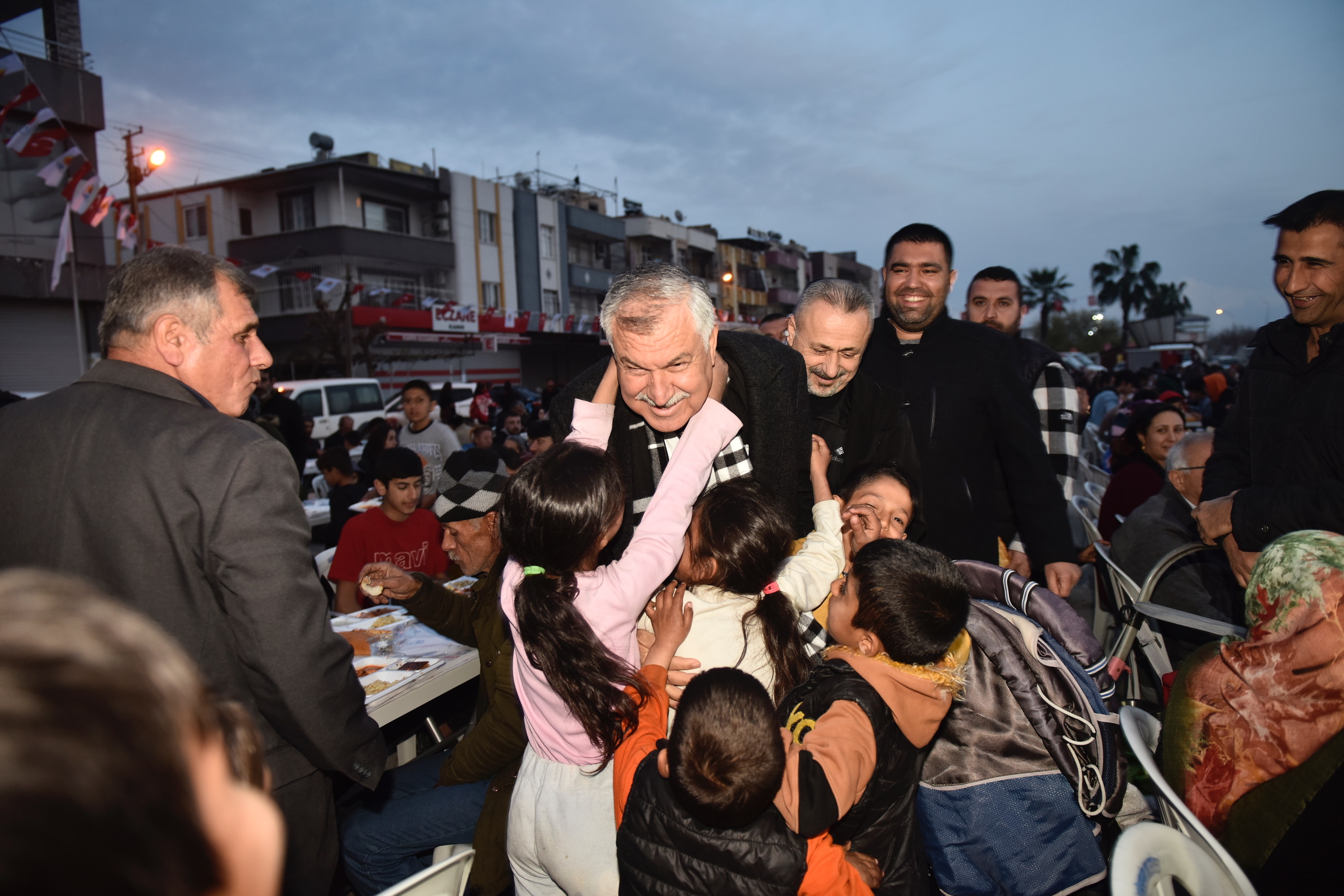 Yüreğir’deki iftar sofrasında sabır, sevgi, barış, hoşgörü, dua ve umut vardı