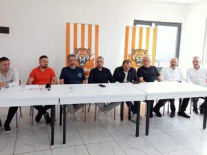 Adana 1954 FK’nın yeni Teknik Adamı Adem Çağlayan.