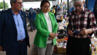 CHP Adana Milletvekili Dr. Müzeyyen Şevkin’e dert yanan baba-oğul pazarcı esnafı, acı konuştu