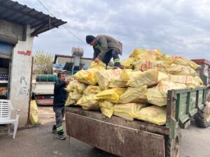 Ceyhanlı komşulara yakacak yardımı