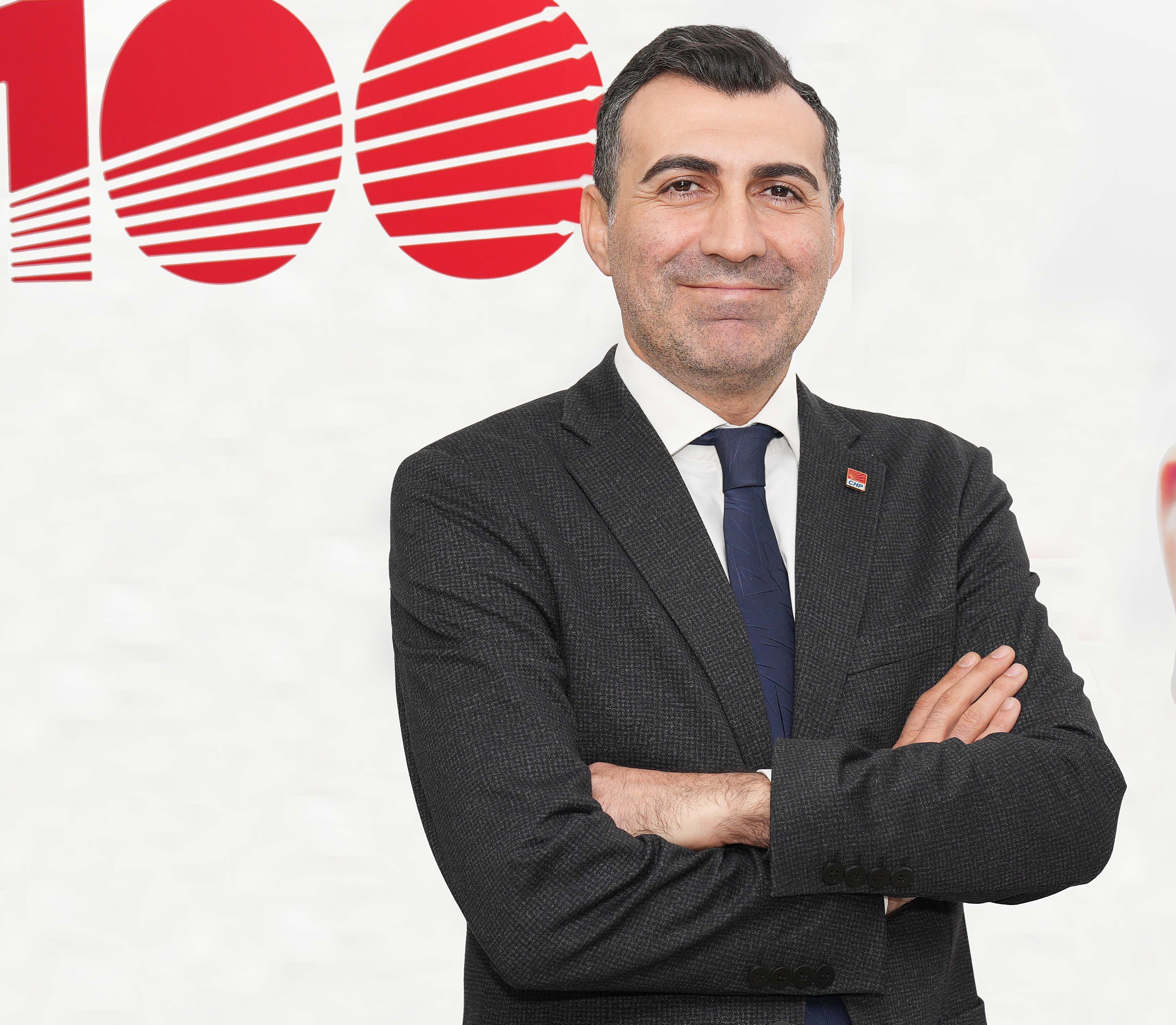 Anıl Tanburoğlu: “Yeni yıl ülkemize demokrasi ve huzur getirsin”