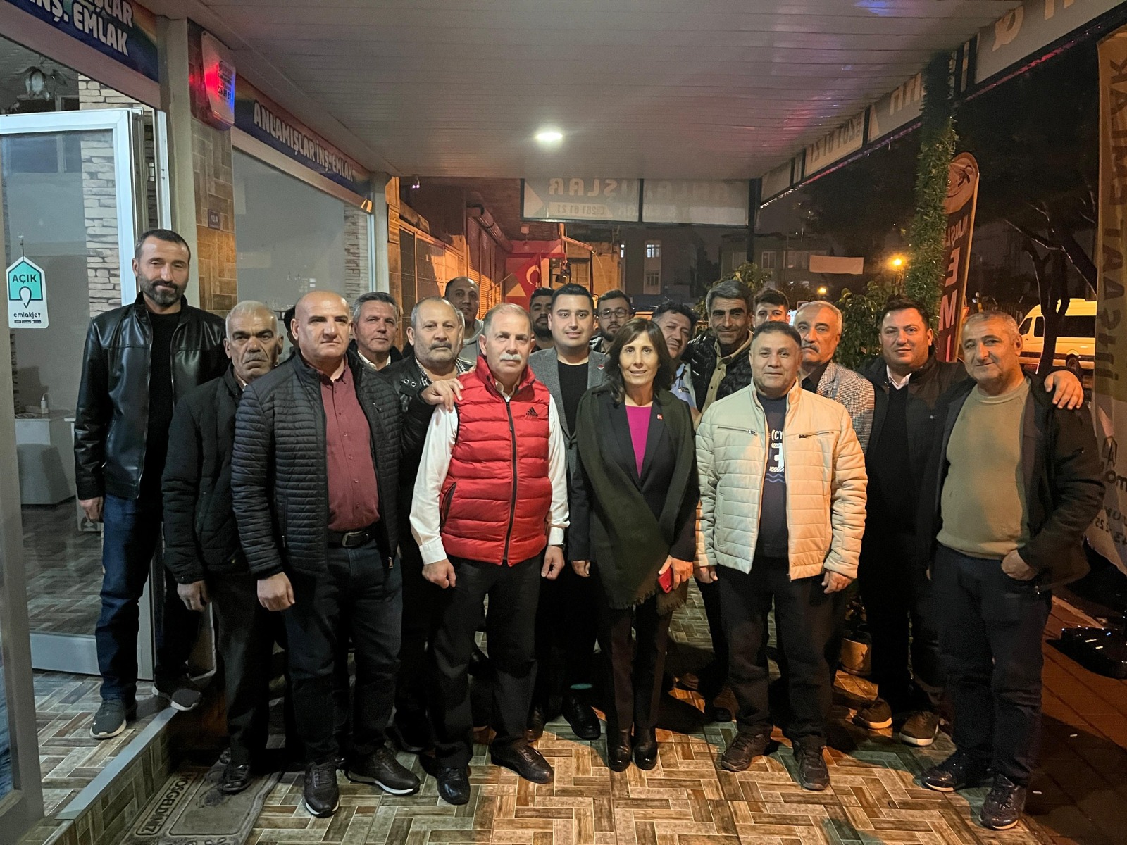 Oya Tekin: Esnaf, Masası kuracağız