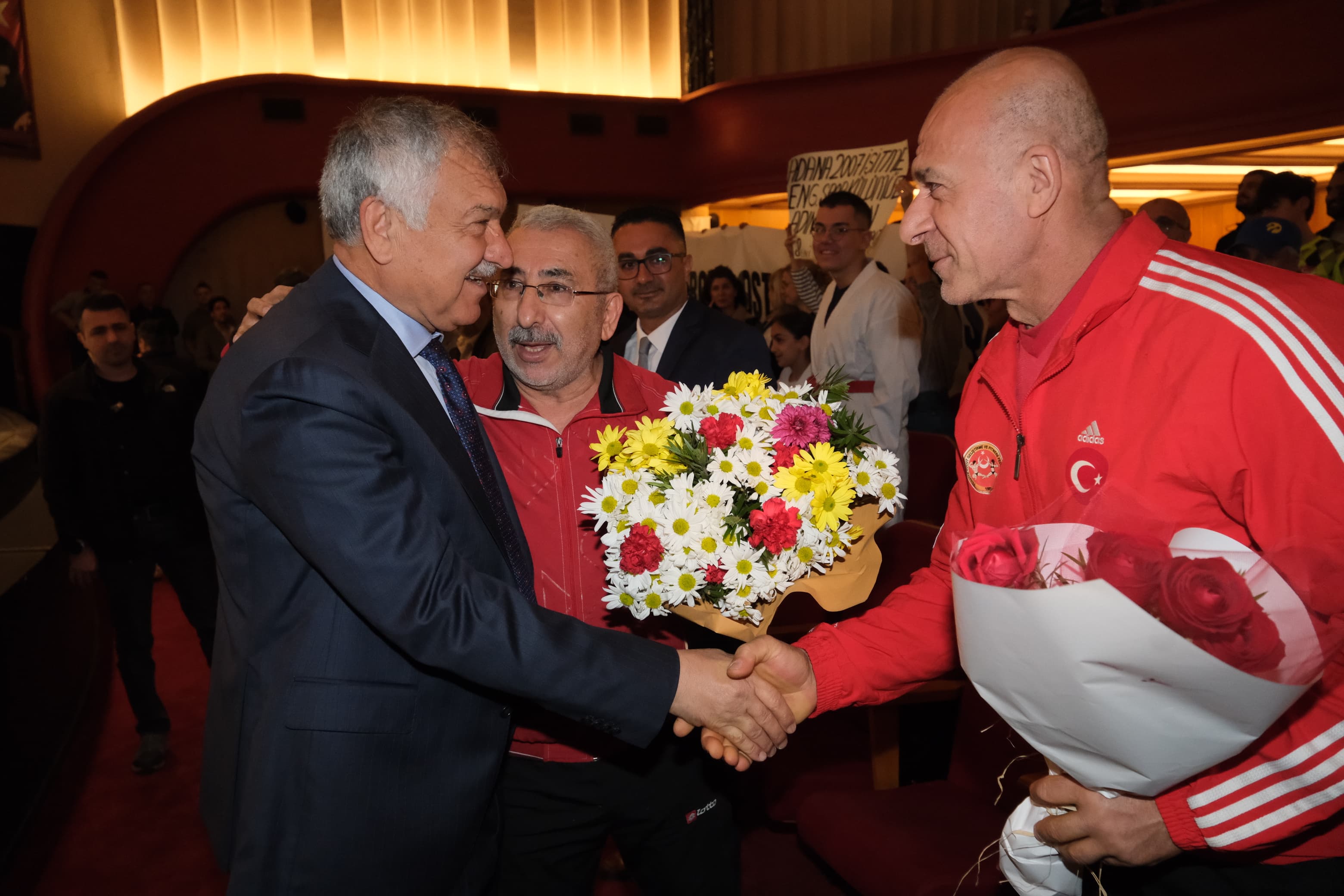 Büyükşehir’den 432 amatör spor kulübüne 14 milyon 500 bin lira yardım