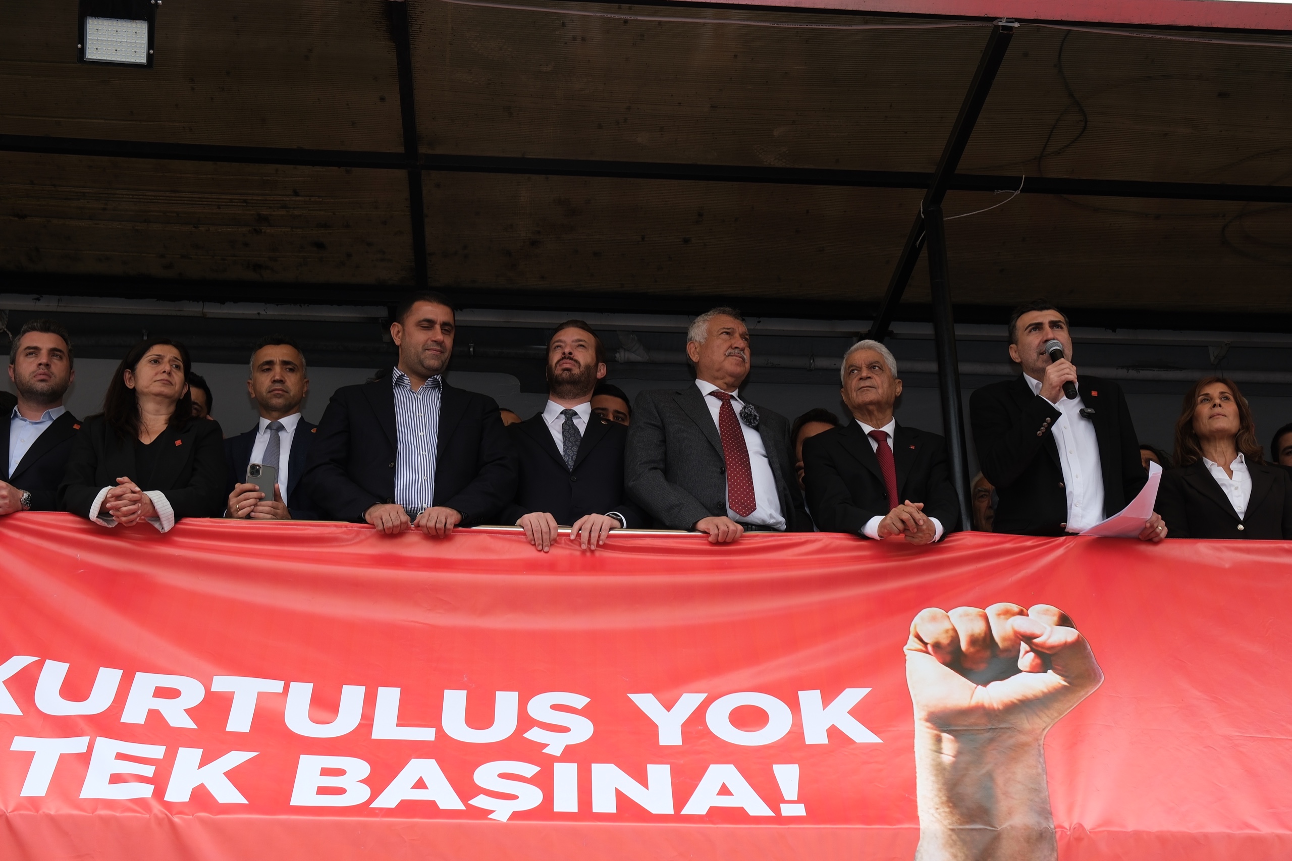“YAPILANLAR SİYASİ BİR DARBEDİR”