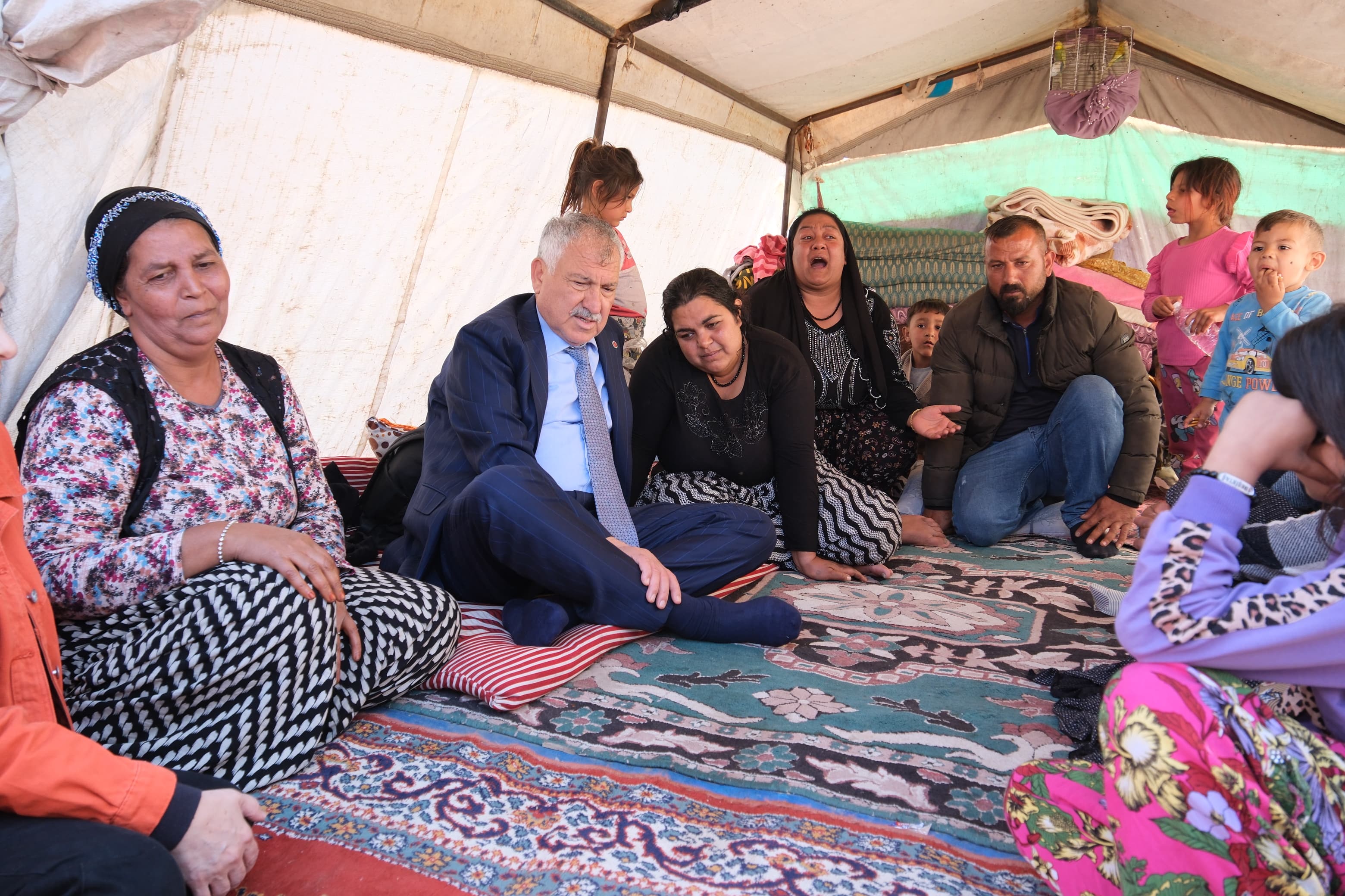 7 yaşındaki Cumali kayıp, Başkan Zeydan Karalar aileyi ziyaret etti, arama ekipleriyle bir araya geldi.