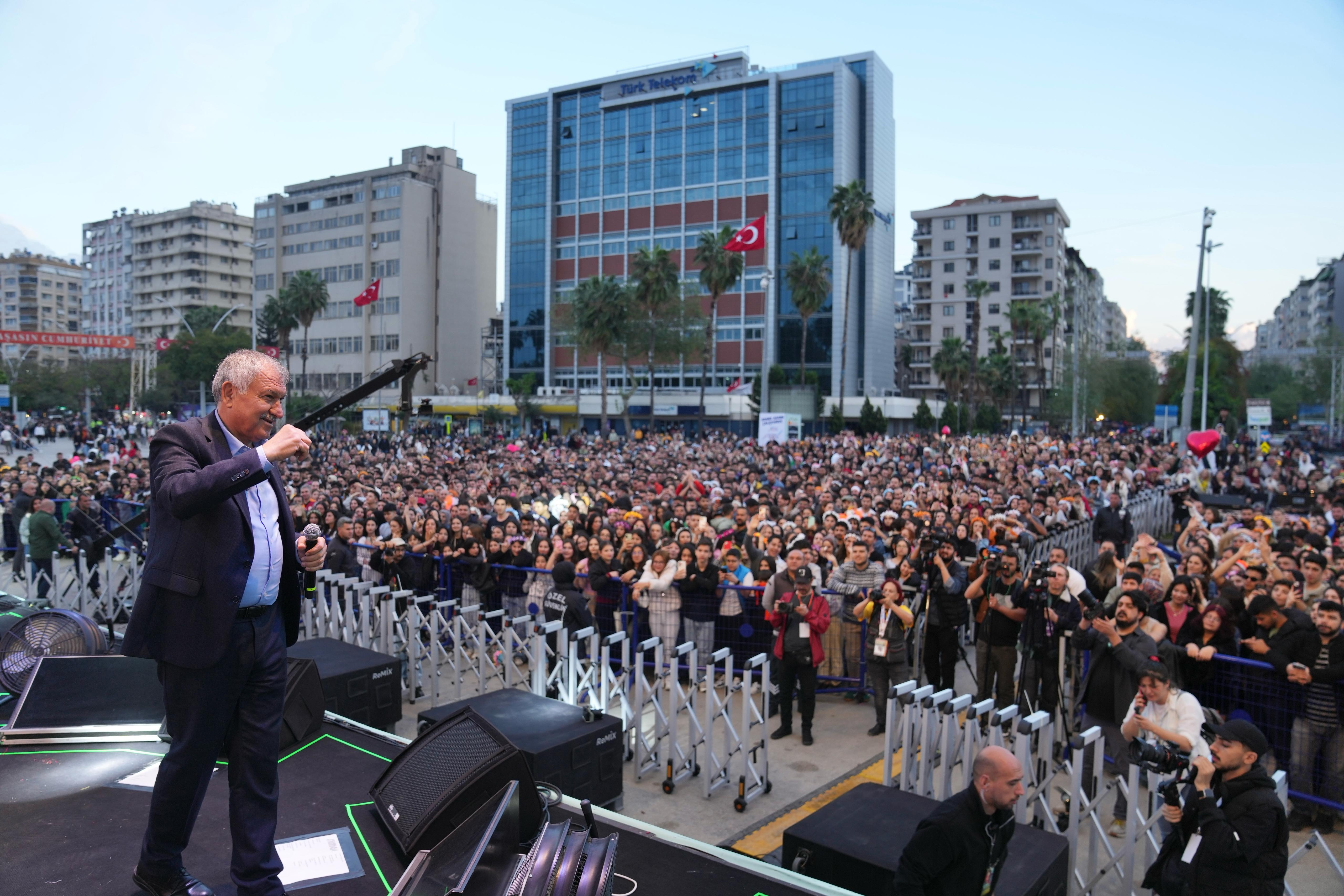 ﻿13. Uluslararası Adana Portakal Çiçeği Karnavalı sürüyor