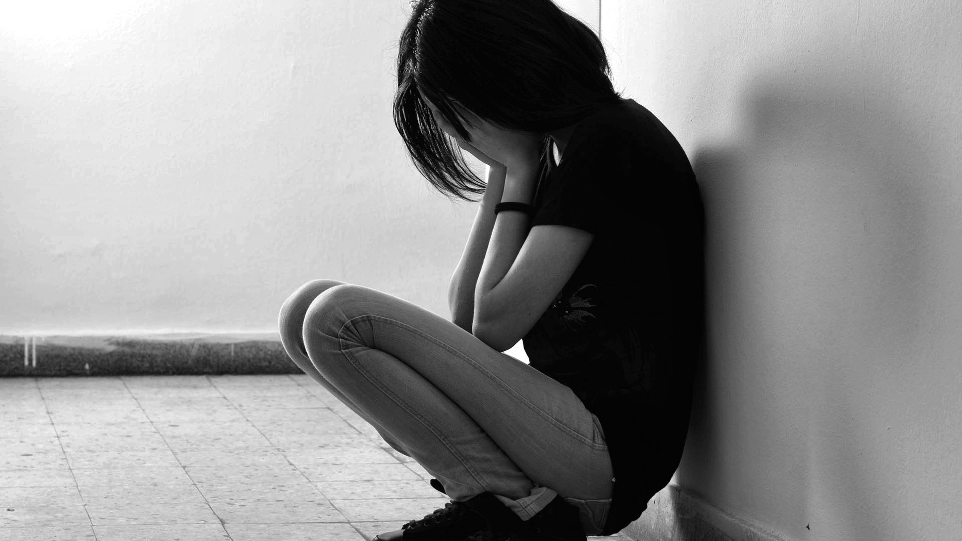 ERGENLİK DÖNEMİNDE DEPRESYONA DİKKAT