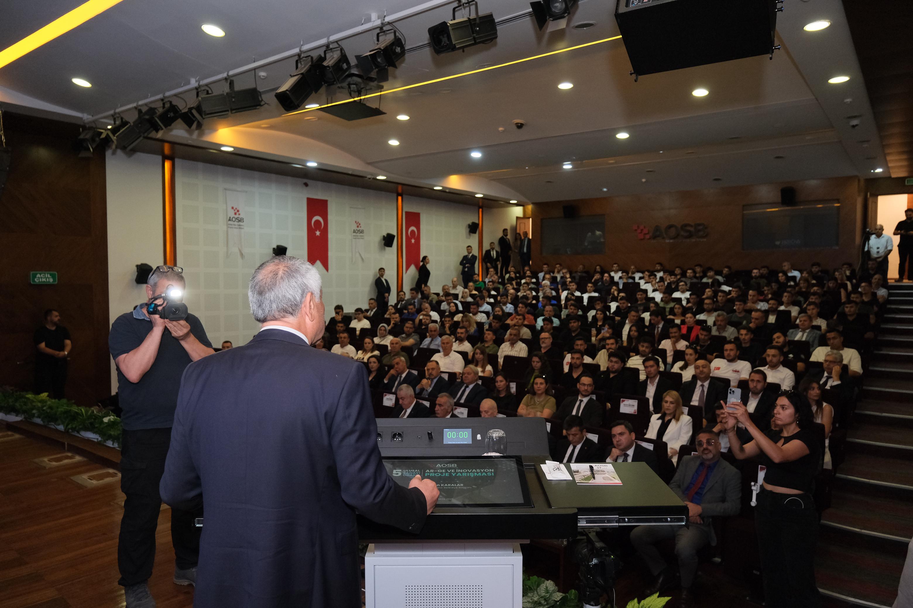 Zeydan Karalar, AOSB’de sanayicilere hitap etti