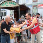 YÜREĞİR BELEDİYESİ DAR GELİRLİ AİLELERE ÜCRETSİZ PATATES DAĞITTI