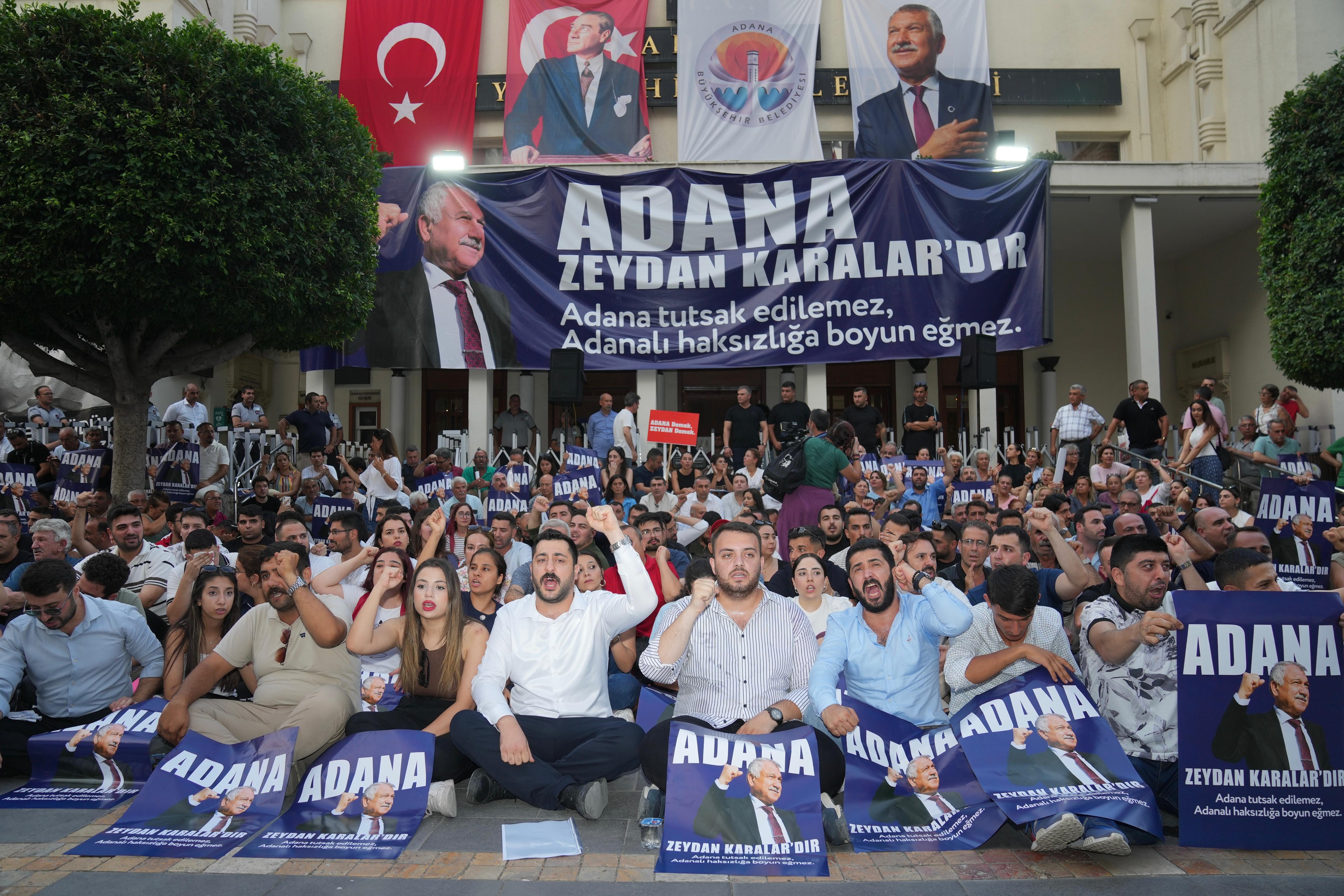 ﻿BAŞKANLARIMIZ SERBEST KALANA KADAR EYLEMLER DEVAM EDECEK