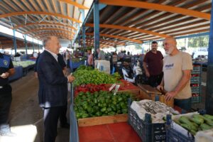 BAŞKAN DEMİRÇALI PAZARCI ESNAFIYLA KAHVALTIDA BULUŞTU