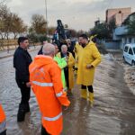 Büyükşehir 492 iş makinesi, 1672 personelle su baskınlarından etkilenen vatandaşın yanında.