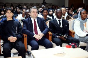 Rektör Prof. Dr. Hamit Emrah Beriş Uluslararası Öğrencilerle Bir Araya Geldi