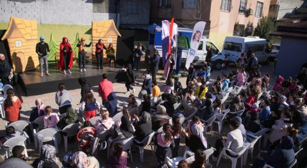 Seyhan Belediyesinden Çocuklara Tiyatro Dolu Sömestir