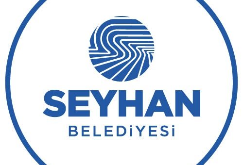SEYHAN BELEDİYESİNDEN KAMUOYUNA ZORUNLU AÇIKLAMA: DEVLET ADABINA VE MİLLETİN DEĞERLERİNE YAPILAN SAYGISIZLIĞI KINIYORUZ
