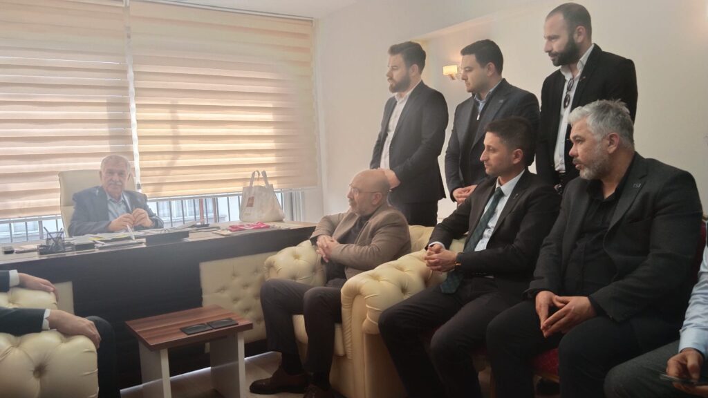 Anahtar Parti, Zeydan Karalar’ı çalışma ofisinde ziyaret etti.