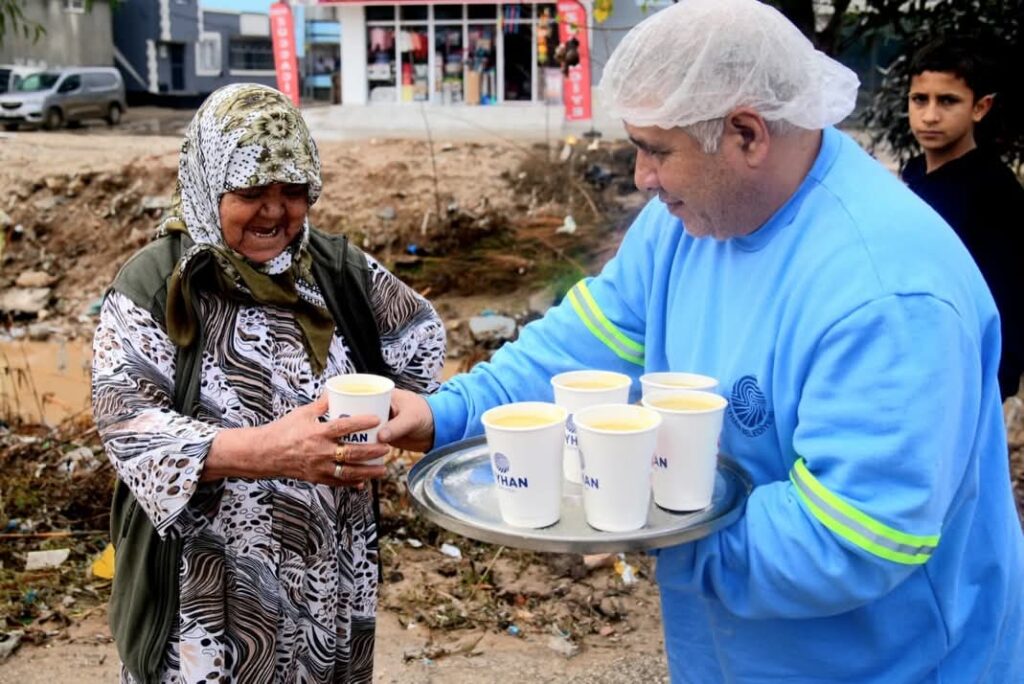 SEYHAN BELEDİYESİNDEN YAĞIŞ MAĞDURLARINA DESTEK ELİ