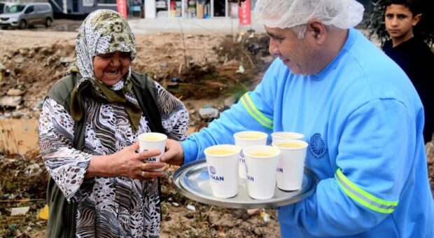 SEYHAN BELEDİYESİNDEN YAĞIŞ MAĞDURLARINA DESTEK ELİ