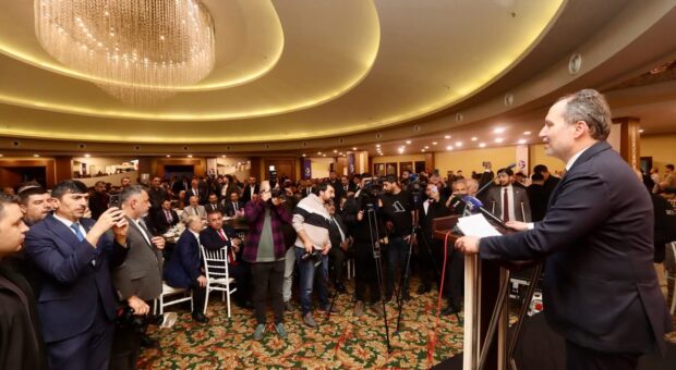 Fatih Erbakan’ın iftar yemeğine Güngör Geçer ve Ali Demirçalı’da katıldı.