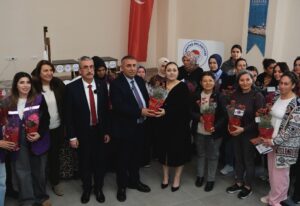 Karataş ilçesindeki kadınlar balık ağı üretimi ile ekonomik güç kazanacak