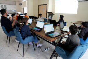 ÇUKUROVA’DA ÇOCUKLAR VE GENÇLER TEKNOLOJİYLE BULUŞUYOR