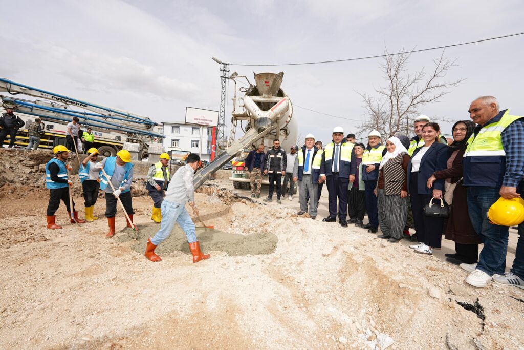 Adana Büyükşehir Belediyesi, üreticiye destek olmaya devam ediyor