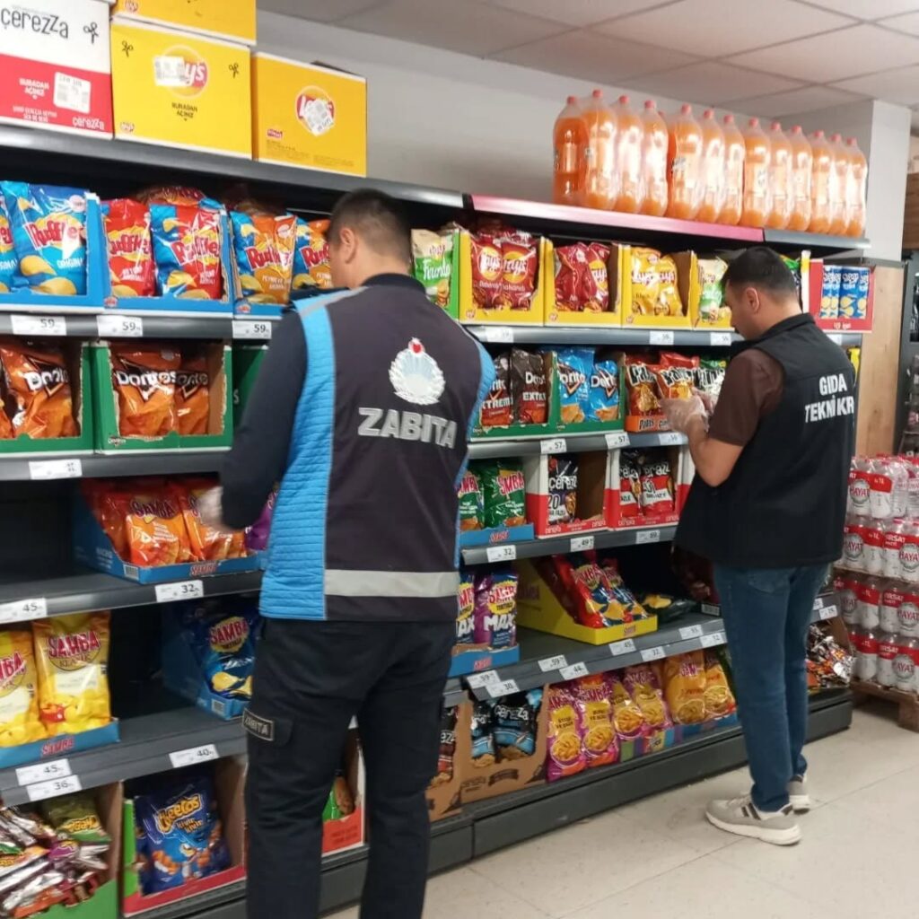Zabıta ekiplerinden marketlere sıkı denetim