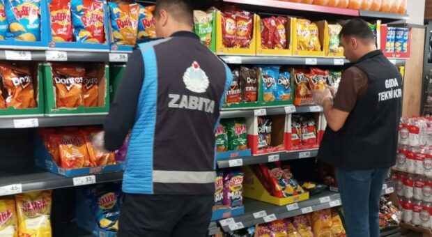 Zabıta ekiplerinden marketlere sıkı denetim