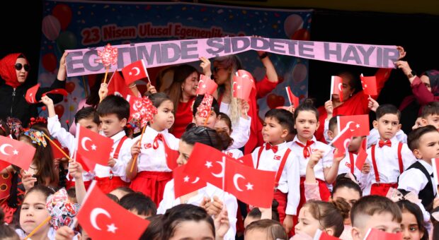 MİNİK KALPLERDEN ANLAMLI MESAJ: “EĞİTİMDE ŞİDDETE HAYIR”